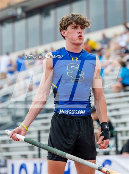 Thumbnail 2 in UIL 4A Boys Track & Field Finals photogallery.