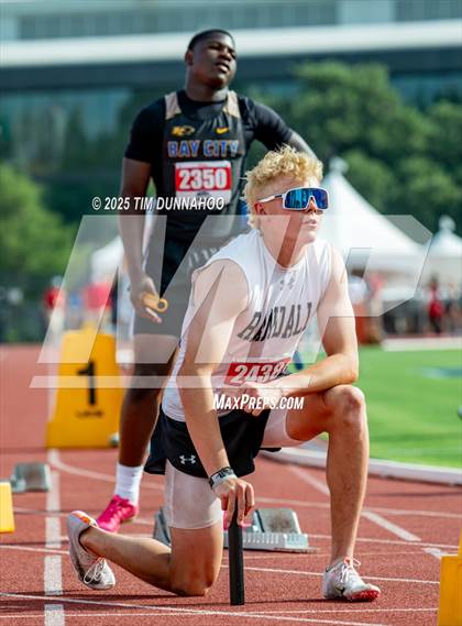 Thumbnail 3 in UIL 4A Boys Track & Field Finals photogallery.