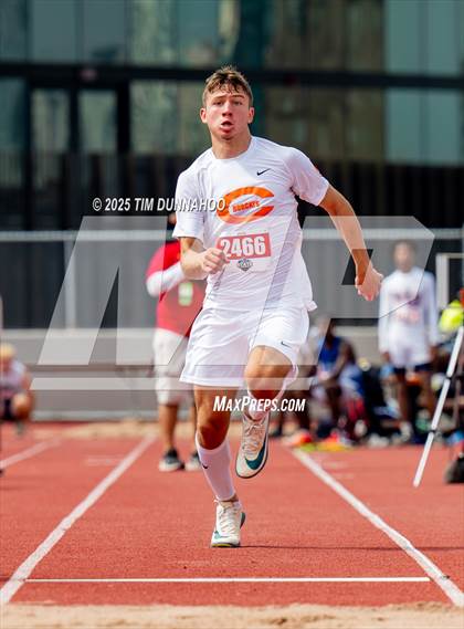 Thumbnail 3 in UIL 4A Boys Track & Field Finals photogallery.