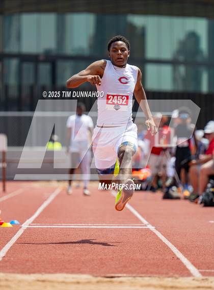Thumbnail 3 in UIL 4A Boys Track & Field Finals photogallery.