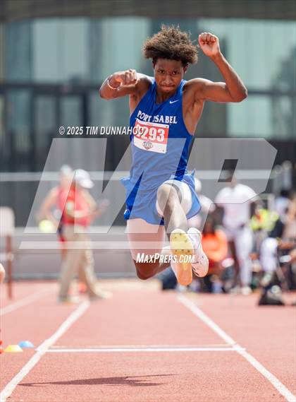 Thumbnail 2 in UIL 4A Boys Track & Field Finals photogallery.