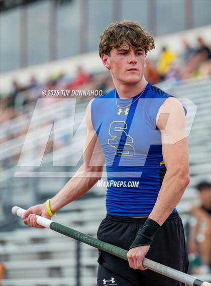 Thumbnail 1 in UIL 4A Boys Track & Field Finals photogallery.