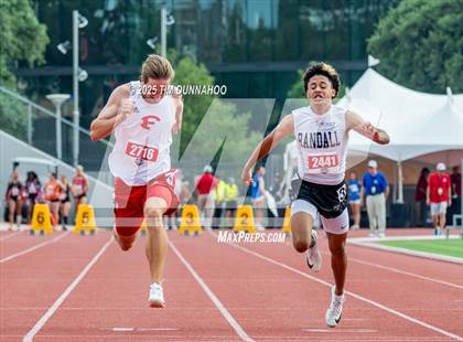 Thumbnail 2 in UIL 4A Boys Track & Field Finals photogallery.
