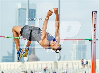 Thumbnail 2 in UIL 4A Boys Track & Field Finals photogallery.