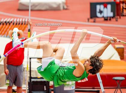 Thumbnail 3 in UIL 4A Boys Track & Field Finals photogallery.