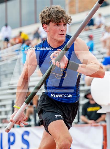Thumbnail 1 in UIL 4A Boys Track & Field Finals photogallery.
