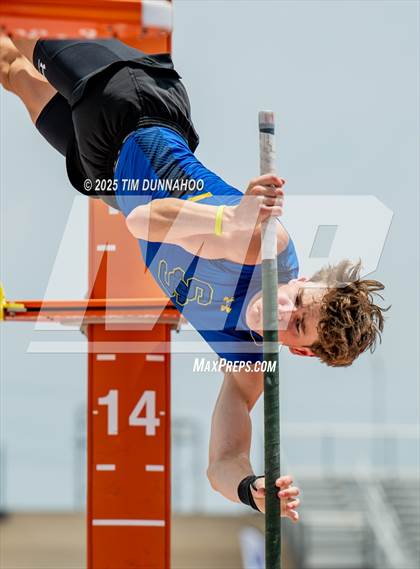 Thumbnail 2 in UIL 4A Boys Track & Field Finals photogallery.