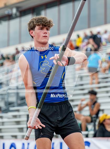 Thumbnail 1 in UIL 4A Boys Track & Field Finals photogallery.