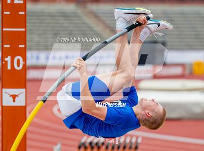 Thumbnail 3 in UIL 4A Boys Track & Field Finals photogallery.