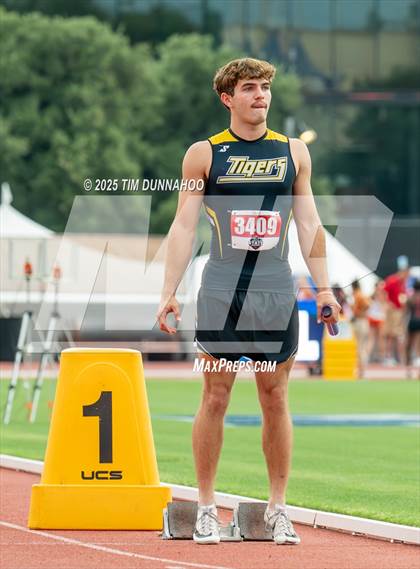Thumbnail 3 in UIL 4A Boys Track & Field Finals photogallery.