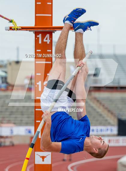 Thumbnail 2 in UIL 4A Boys Track & Field Finals photogallery.