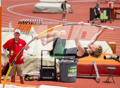 Thumbnail 1 in UIL 4A Boys Track & Field Finals photogallery.