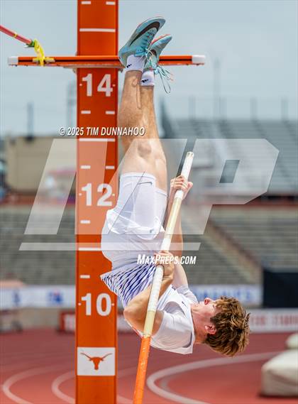 Thumbnail 1 in UIL 4A Boys Track & Field Finals photogallery.