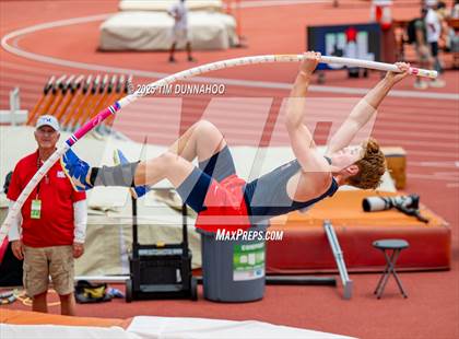 Thumbnail 3 in UIL 4A Boys Track & Field Finals photogallery.