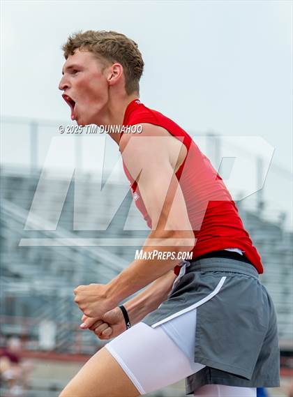 Thumbnail 2 in UIL 4A Boys Track & Field Finals photogallery.