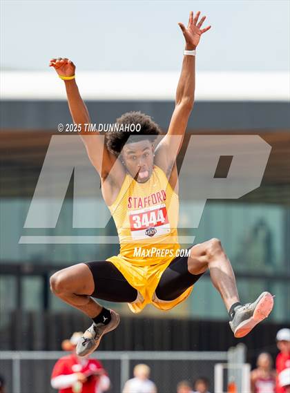 Thumbnail 1 in UIL 4A Boys Track & Field Finals photogallery.