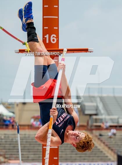 Thumbnail 1 in UIL 4A Boys Track & Field Finals photogallery.