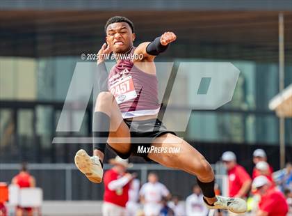 Thumbnail 2 in UIL 4A Boys Track & Field Finals photogallery.