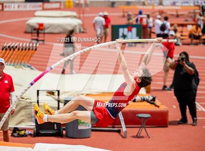 Thumbnail 1 in UIL 4A Boys Track & Field Finals photogallery.