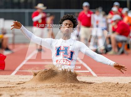 Thumbnail 1 in UIL 4A Boys Track & Field Finals photogallery.