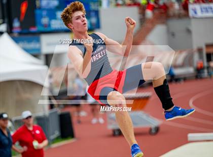 Thumbnail 2 in UIL 4A Boys Track & Field Finals photogallery.
