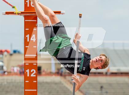 Thumbnail 3 in UIL 4A Boys Track & Field Finals photogallery.
