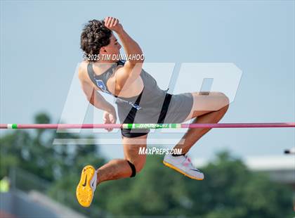 Thumbnail 3 in UIL 4A Boys Track & Field Finals photogallery.