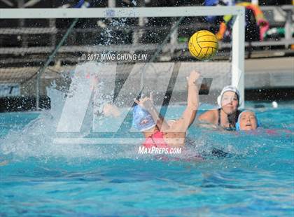 Thumbnail 1 in Corona del Mar vs. Santiago (Newport Holiday Cup) photogallery.