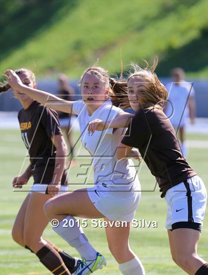 Thumbnail 1 in Mission Hills vs. Serra (CIF SDS D3 Final) photogallery.