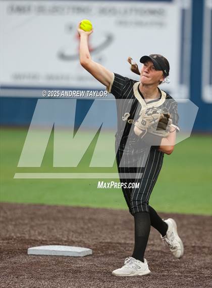 Thumbnail 3 in Jordan vs. Kingwood (UIL Softball 6A Regional Semi-Final Playoff) photogallery.