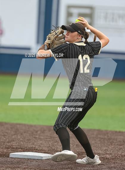Thumbnail 2 in Jordan vs. Kingwood (UIL Softball 6A Regional Semi-Final Playoff) photogallery.