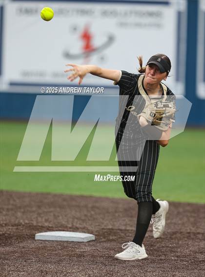 Thumbnail 1 in Jordan vs. Kingwood (UIL Softball 6A Regional Semi-Final Playoff) photogallery.