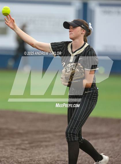 Thumbnail 3 in Jordan vs. Kingwood (UIL Softball 6A Regional Semi-Final Playoff) photogallery.