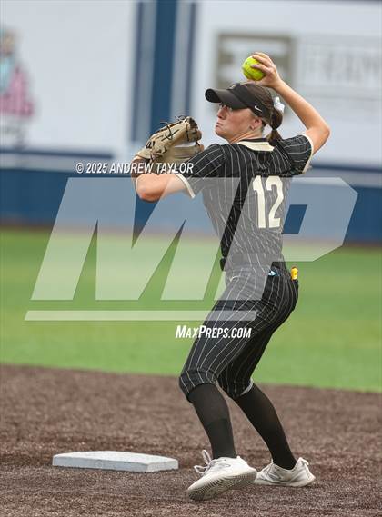 Thumbnail 3 in Jordan vs. Kingwood (UIL Softball 6A Regional Semi-Final Playoff) photogallery.