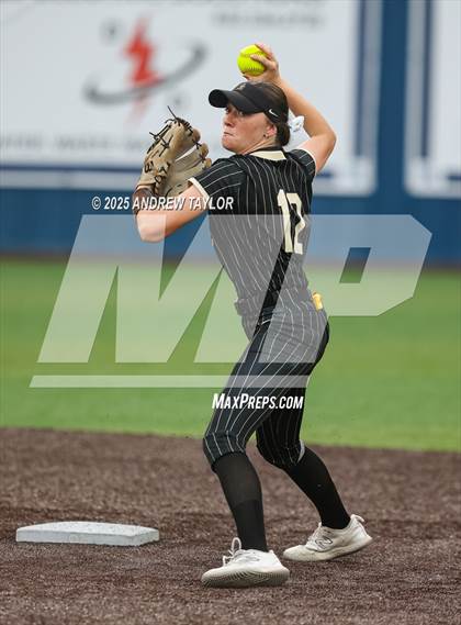 Thumbnail 1 in Jordan vs. Kingwood (UIL Softball 6A Regional Semi-Final Playoff) photogallery.
