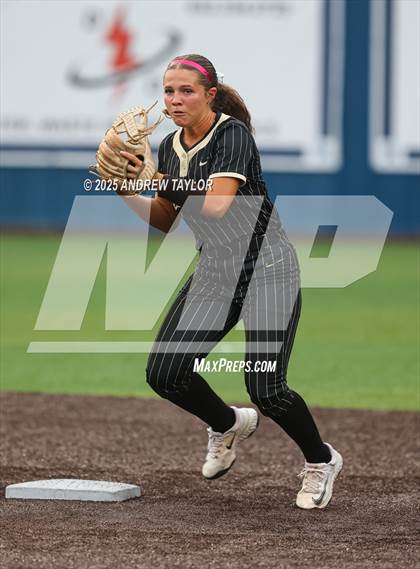 Thumbnail 3 in Jordan vs. Kingwood (UIL Softball 6A Regional Semi-Final Playoff) photogallery.