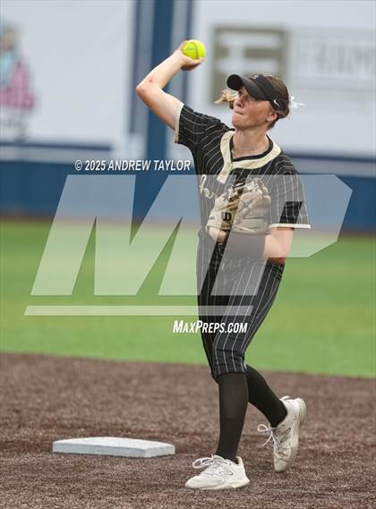 Thumbnail 1 in Jordan vs. Kingwood (UIL Softball 6A Regional Semi-Final Playoff) photogallery.