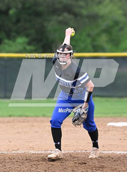 Thumbnail 2 in  Jessieville vs Dover (3A-4 District 1st round) photogallery.