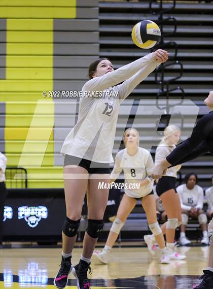 Thumbnail 1 in JV - Red Oak vs Crandall photogallery.