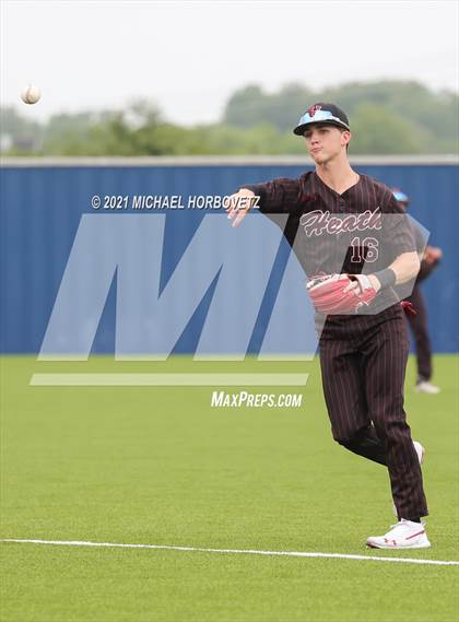 Thumbnail 1 in Rockwall-Heath vs. Sachse (UIL 6A Regional Quarterfinal) photogallery.