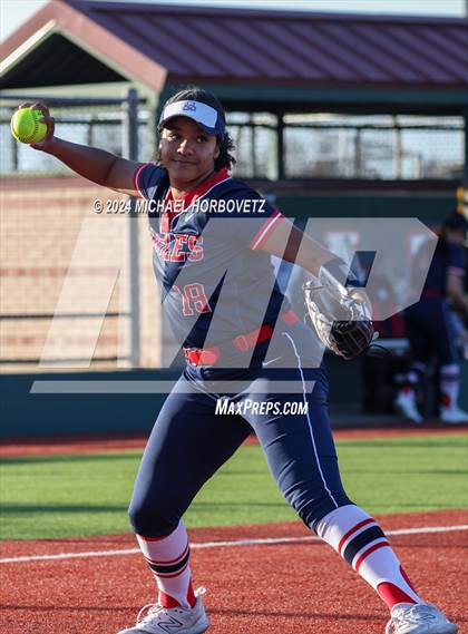 Thumbnail 3 in Marcus vs. Allen (Allen Tournament) photogallery.
