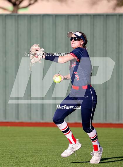Thumbnail 2 in Marcus vs. Allen (Allen Tournament) photogallery.