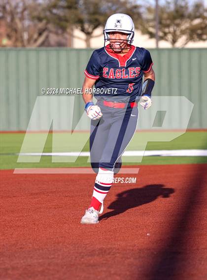 Thumbnail 3 in Marcus vs. Allen (Allen Tournament) photogallery.
