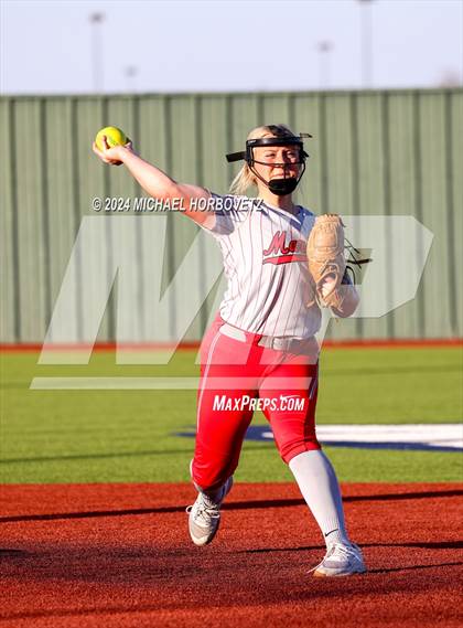 Thumbnail 3 in Marcus vs. Allen (Allen Tournament) photogallery.