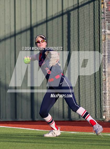 Thumbnail 1 in Marcus vs. Allen (Allen Tournament) photogallery.