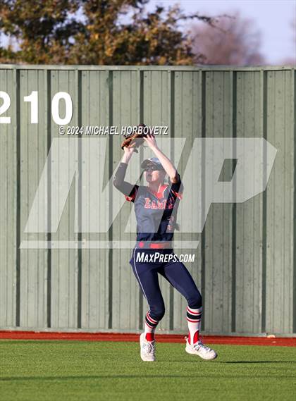 Thumbnail 3 in Marcus vs. Allen (Allen Tournament) photogallery.