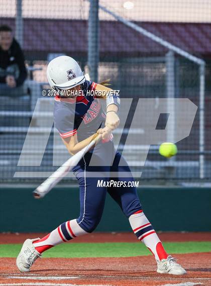 Thumbnail 3 in Marcus vs. Allen (Allen Tournament) photogallery.