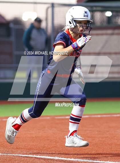 Thumbnail 1 in Marcus vs. Allen (Allen Tournament) photogallery.