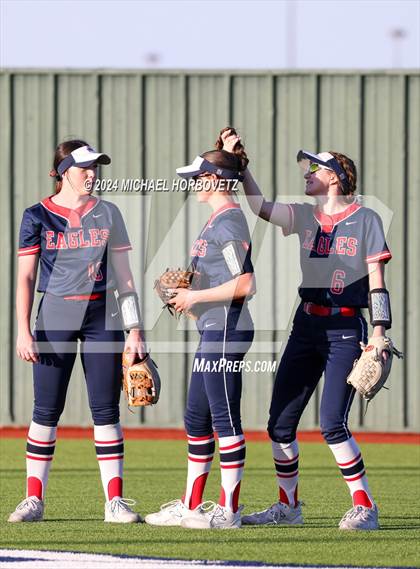 Thumbnail 2 in Marcus vs. Allen (Allen Tournament) photogallery.
