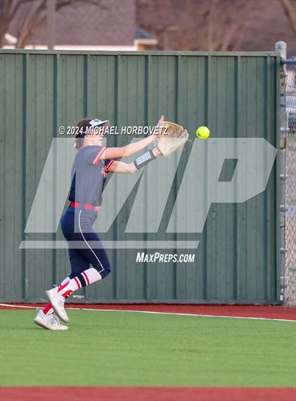 Thumbnail 3 in Marcus vs. Allen (Allen Tournament) photogallery.